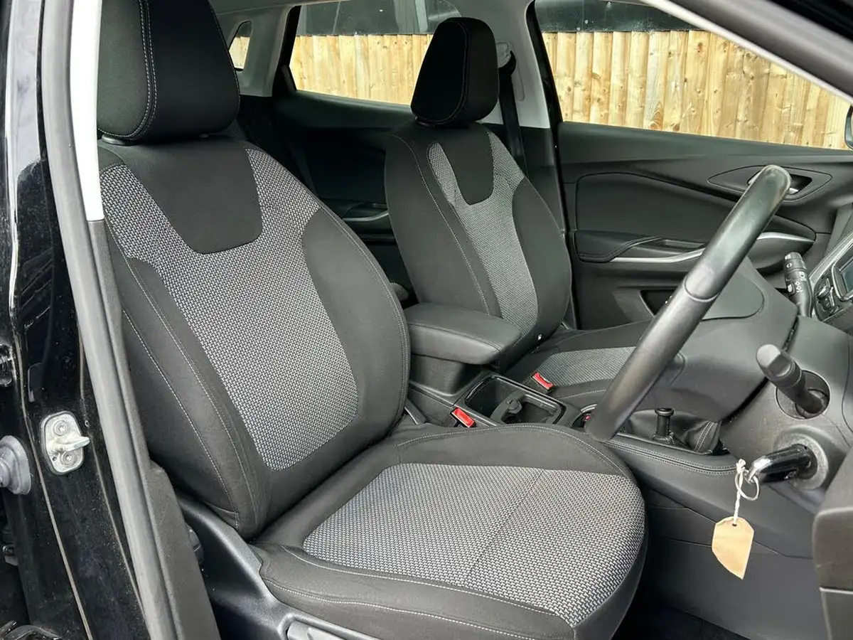 2019-vauxhall-grandland-x-12-se-ss-big-2