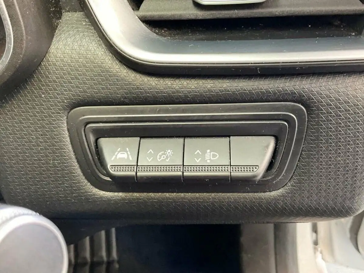 2020-renault-clio-10-sce-play-75bhp-big-33