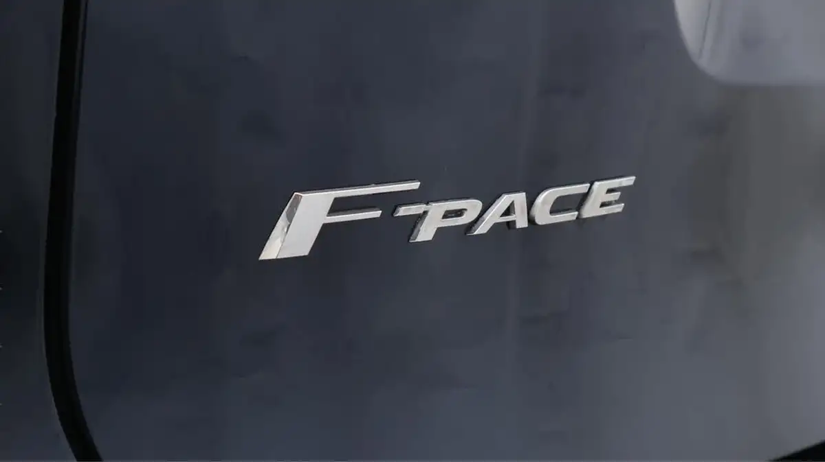 2022-jaguar-f-pace-20-p400e-s-big-21