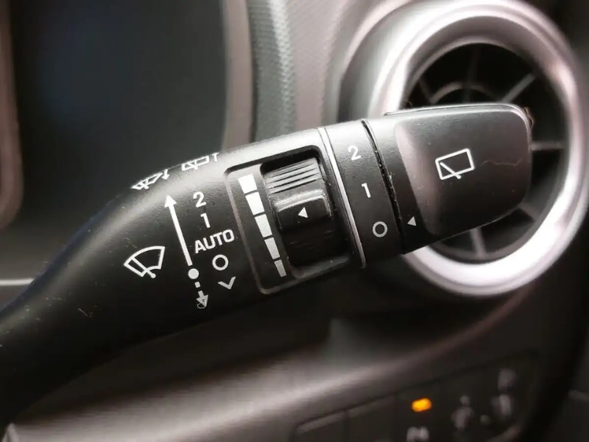 2022-hyundai-kona-e-premium-204ps-64kwh-7kw-obc-big-17
