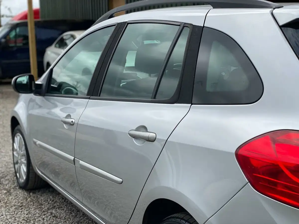 2010-renault-clio-12-dynamique-75bhp-sport-tourer-5d-big-27