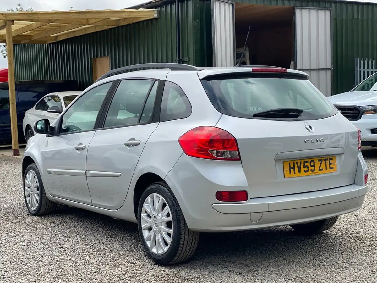 2010-renault-clio-12-dynamique-75bhp-sport-tourer-5d-big-3