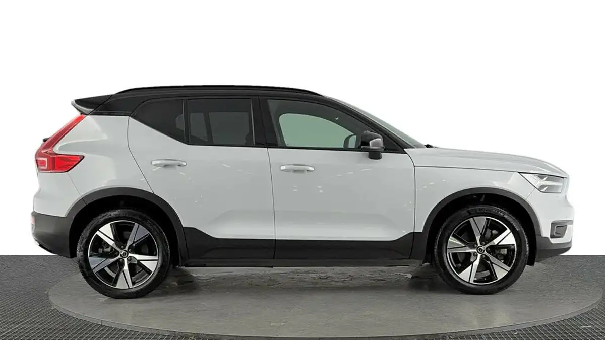 2022-volvo-xc40-e-twin-recharge-plus-big-2