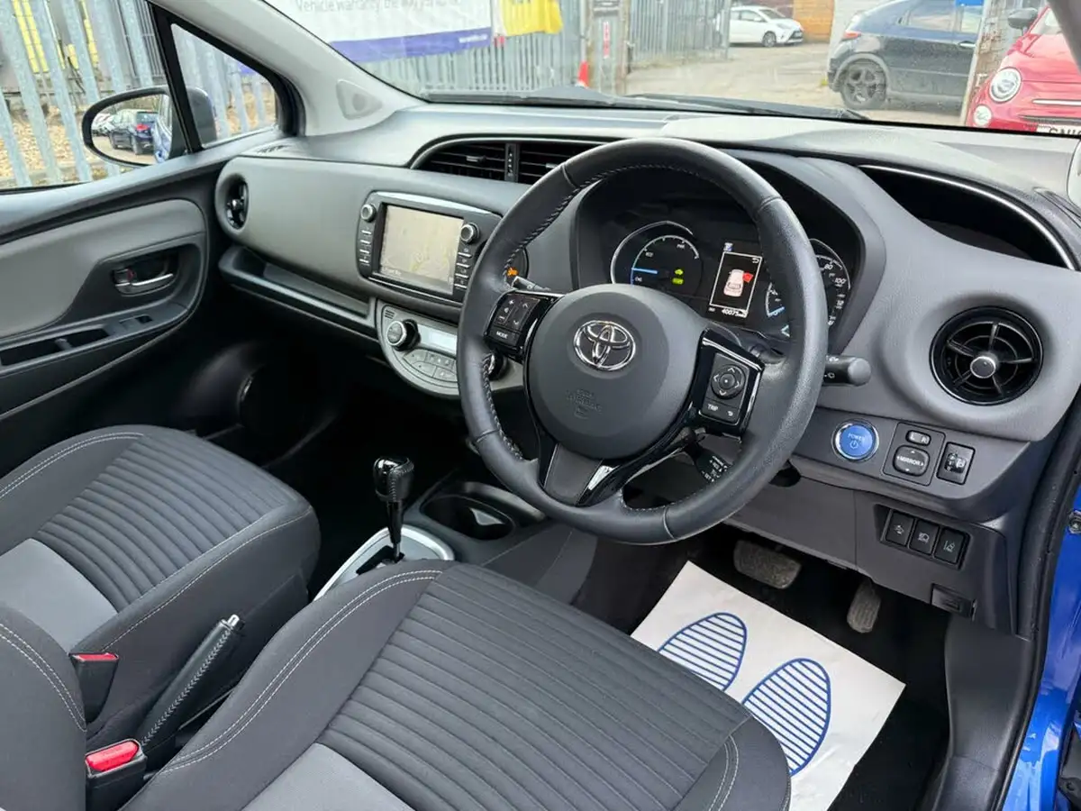2018-toyota-yaris-15-vvt-i-icon-tech-98bhp-hybrid-1497cc-e-cvt-big-27