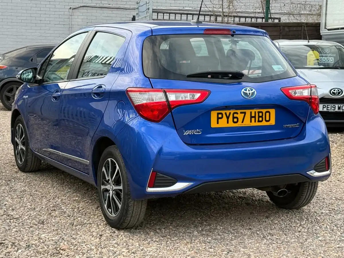 2018-toyota-yaris-15-vvt-i-icon-tech-98bhp-hybrid-1497cc-e-cvt-big-6