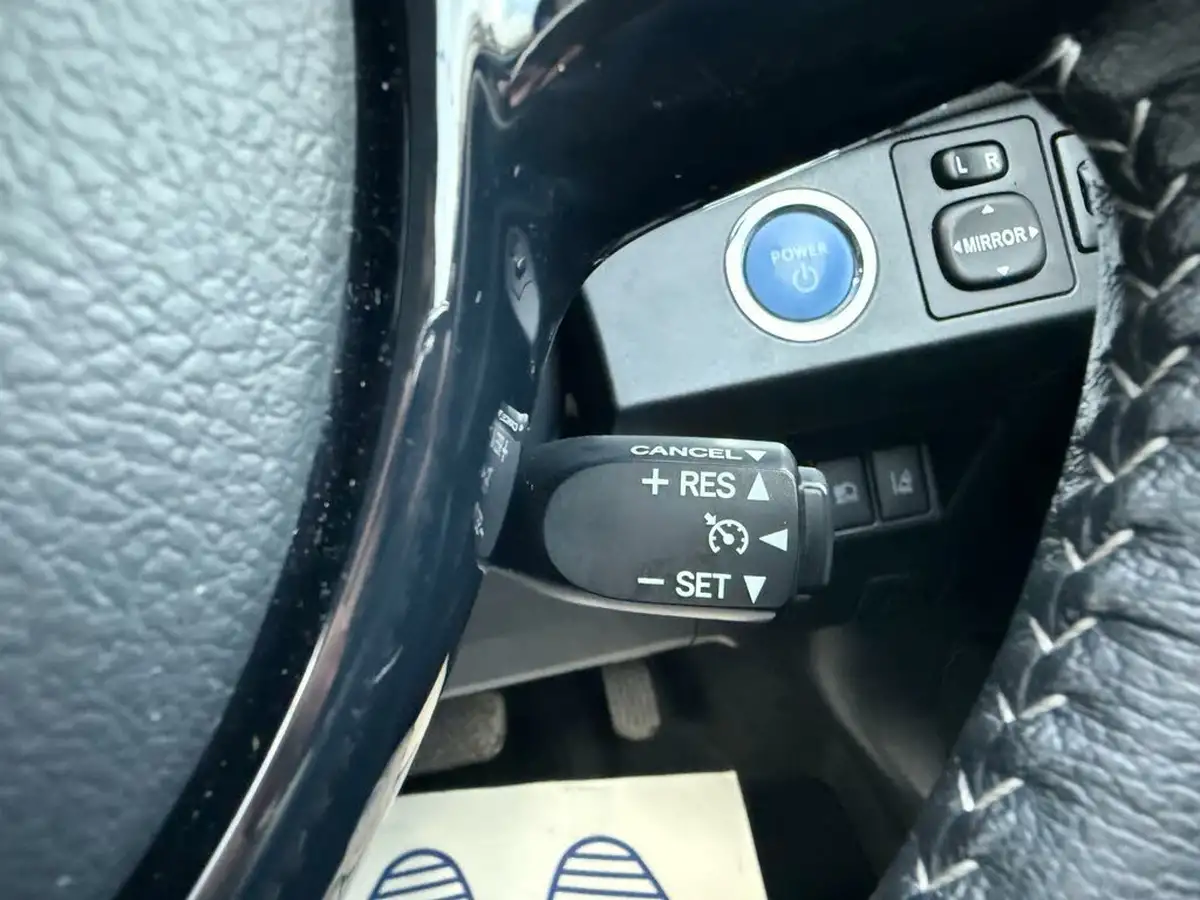 2018-toyota-yaris-15-vvt-i-icon-tech-98bhp-hybrid-1497cc-e-cvt-big-51