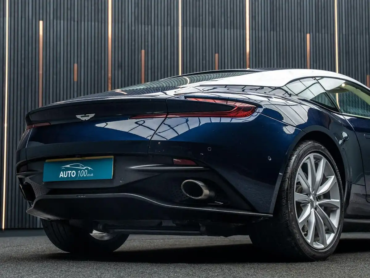 2019-aston-martin-db11-40-v8-big-22