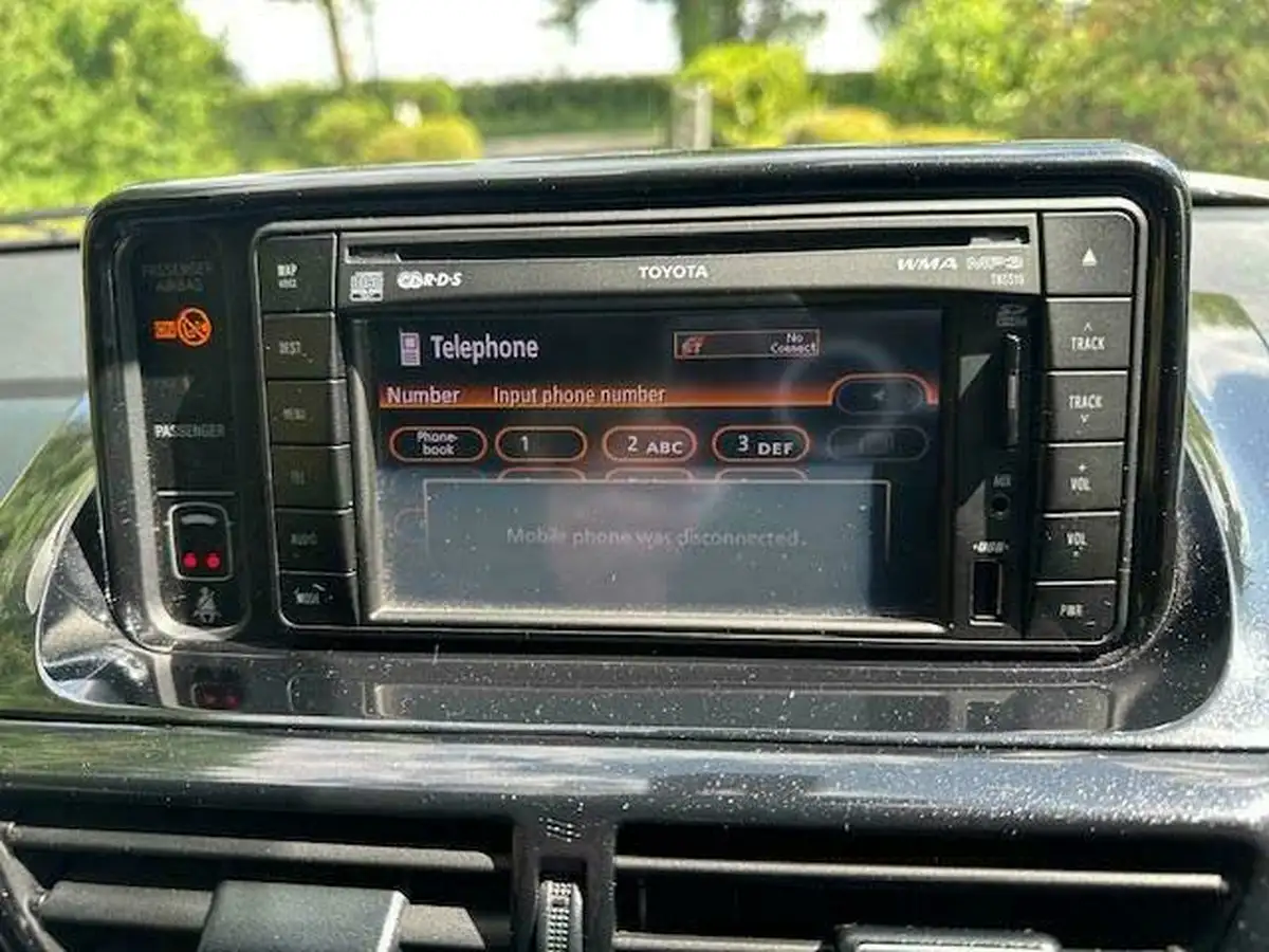 2013-toyota-iq-133-3-multidrive-big-18