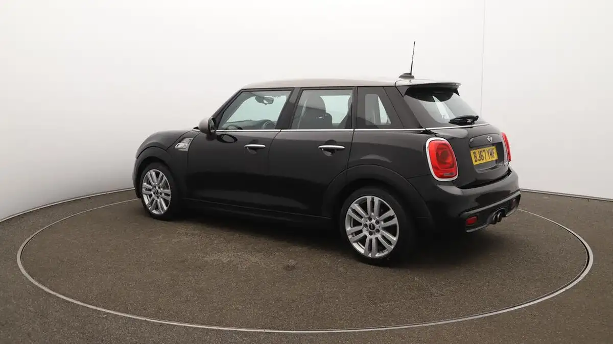 2017-mini-cooper-20-cooper-s-seven-media-xlss-5d-big-33