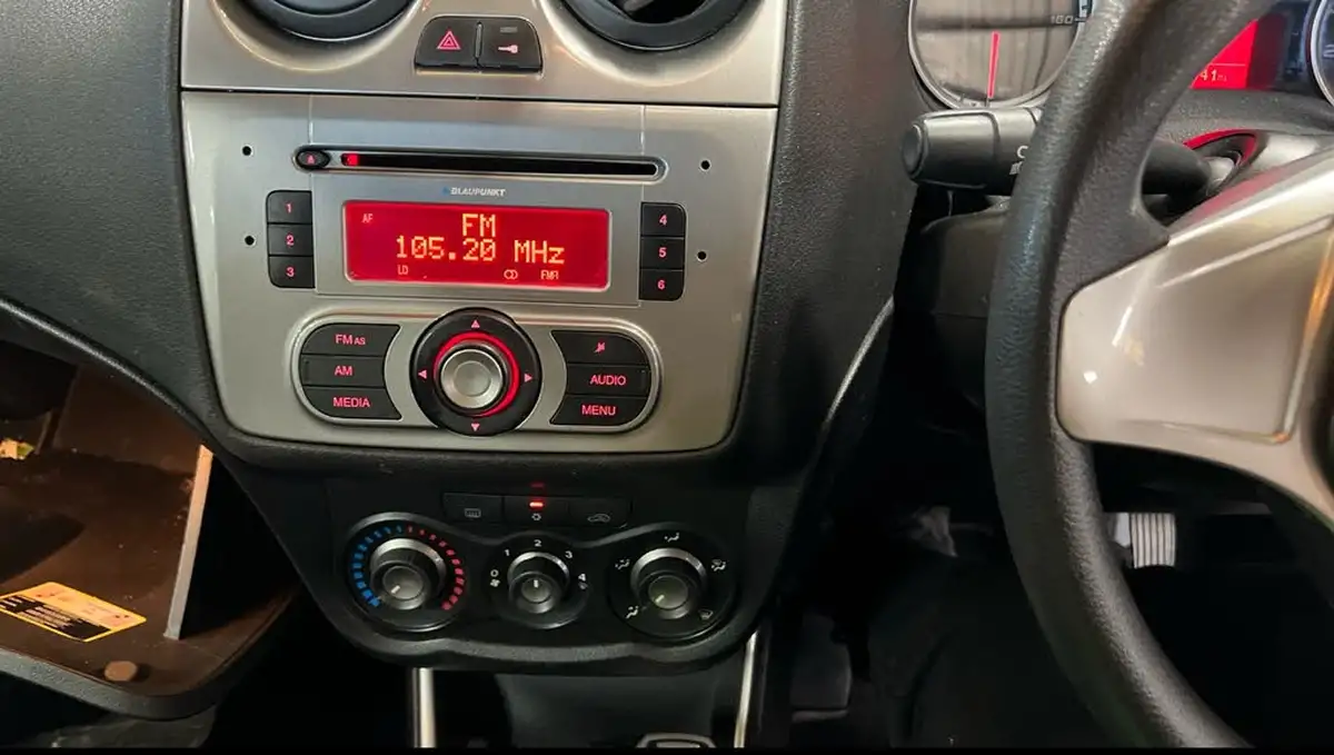 2009-alfa-romeo-mito-14-turismo-16v-big-8