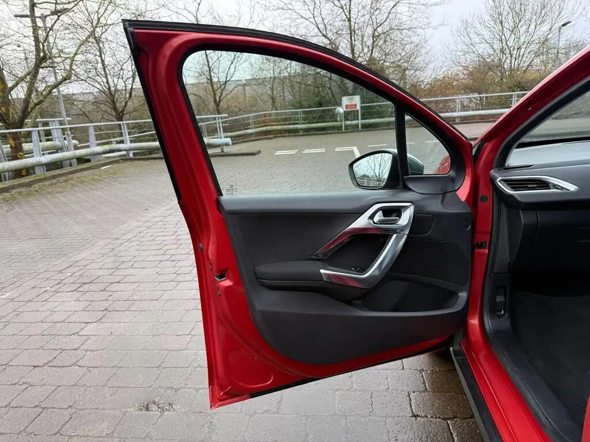 2014-peugeot-2008-crossover-12-e-vti-allure-big-40