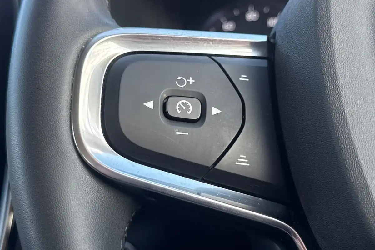 2021-volvo-xc40-15-t3-inscription-161bhp-auto-big-10