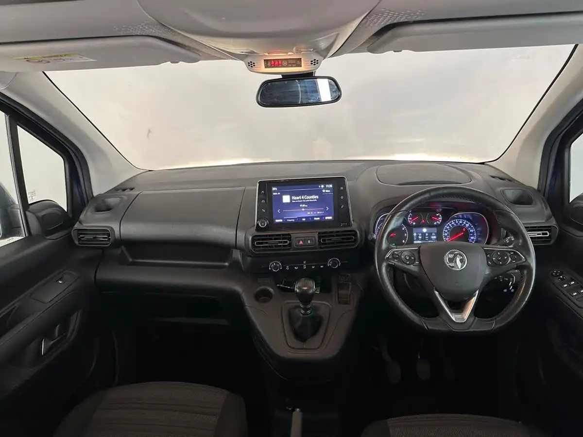 2022-vauxhall-combo-life-15-se-100ps-big-9