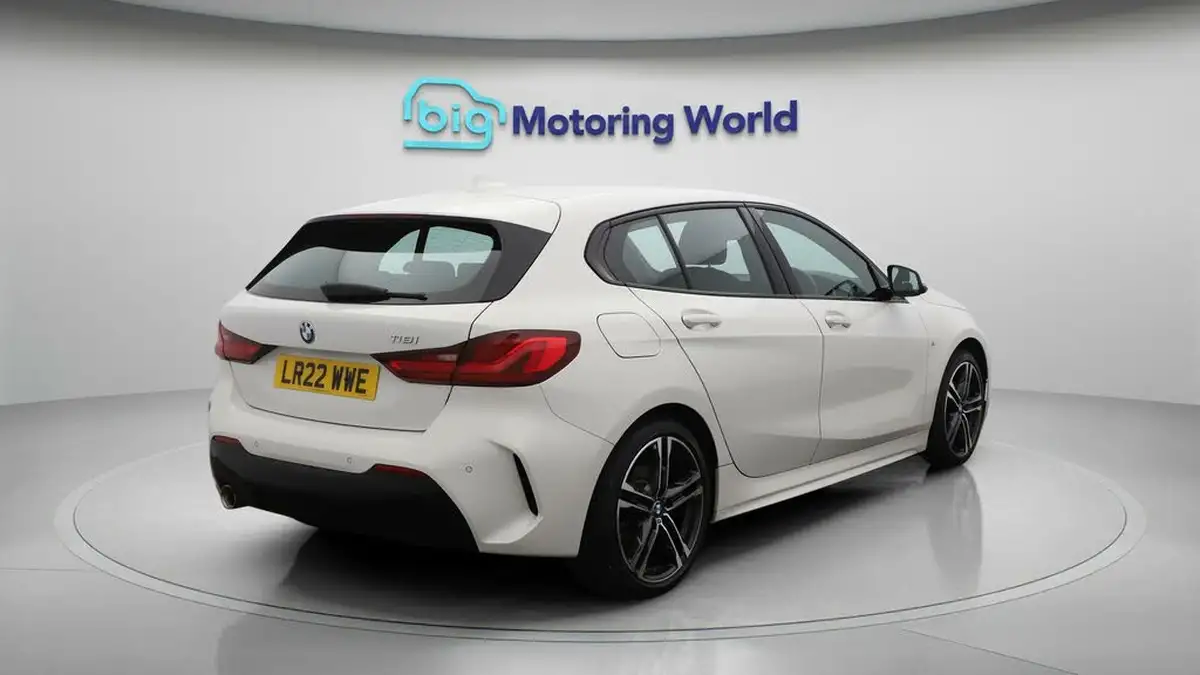 2022-bmw-1-series-15-118i-m-sport-lcp-dct-big-7