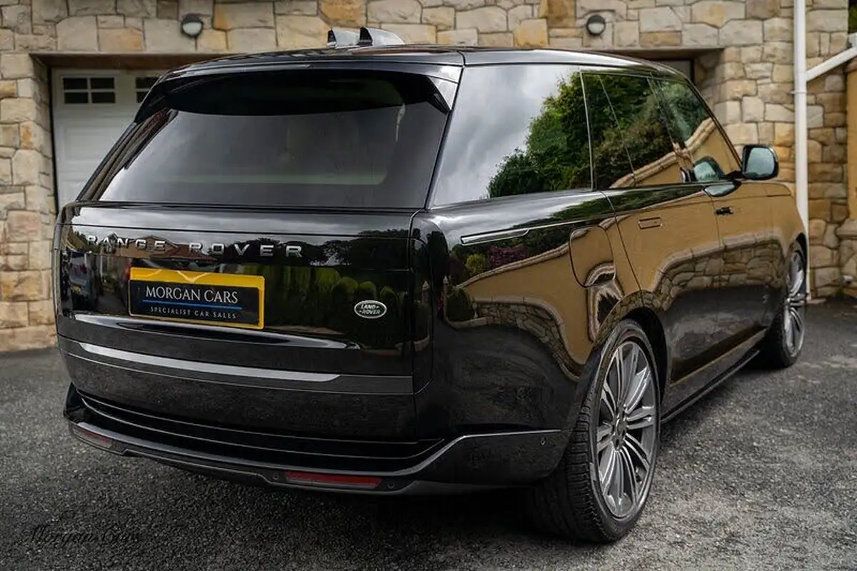 2022-land-rover-range-rover-30-p400-autobiography-big-13
