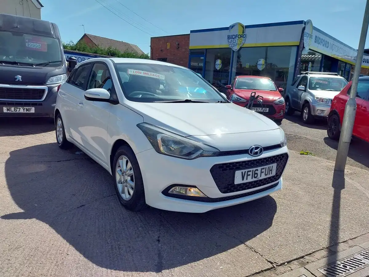 2016-hyundai-i20-12-se-hatchback-5d-big-1