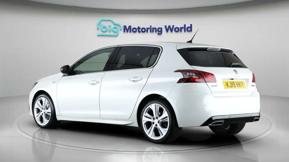 2019-peugeot-308-15-bluehdi-gt-line-big-5