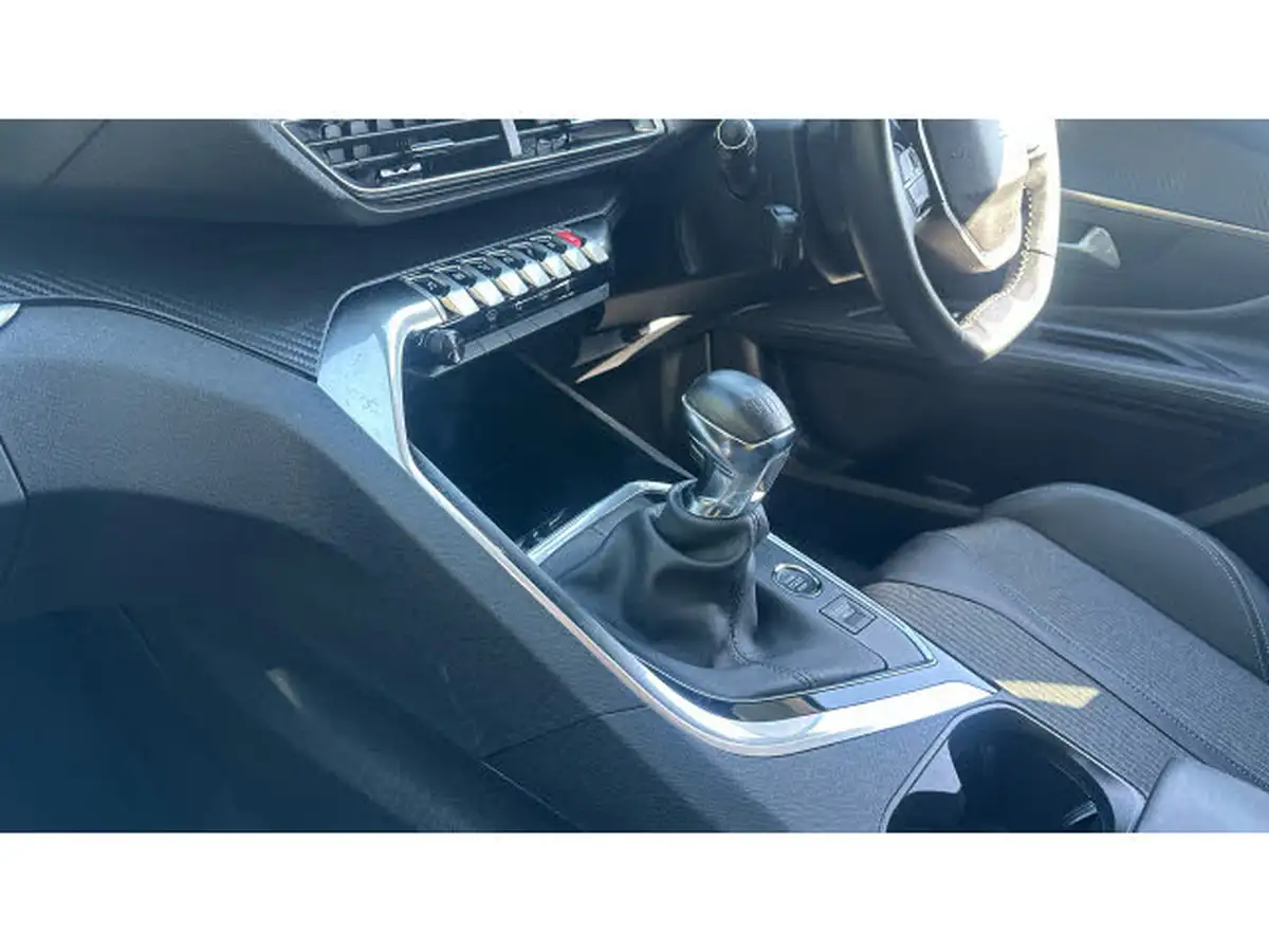 2021-peugeot-3008-suv-12-puretech-allure-big-12