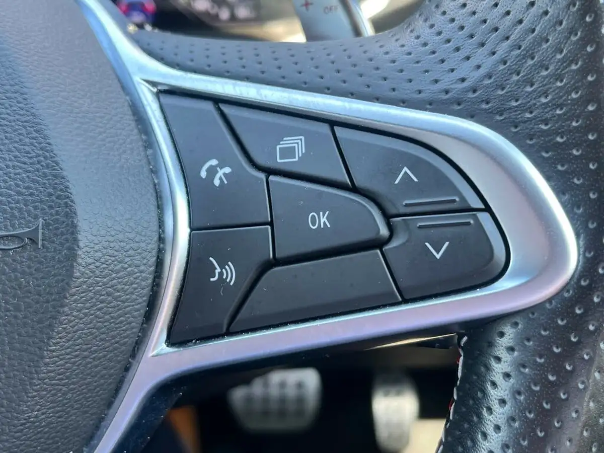 2021-renault-captur-13-tce-rs-line-edc-auto-big-51