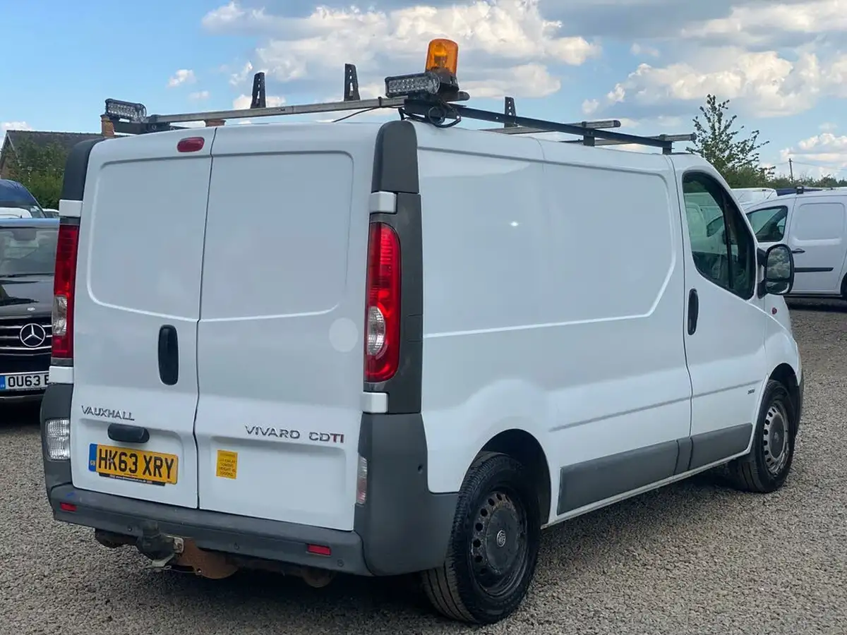 2014-vauxhall-vivaro-20td-2900-swb-115ps-panel-van-big-4