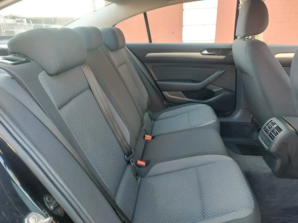 2015-volkswagen-passat-16tdi-bmtss-saloon-4d-big-14
