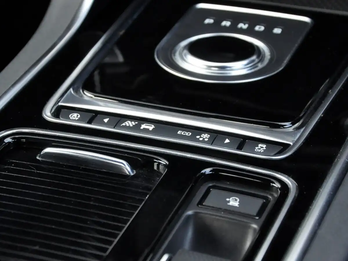 2018-jaguar-xe-20i-r-sport-200ps-1997cc-big-20