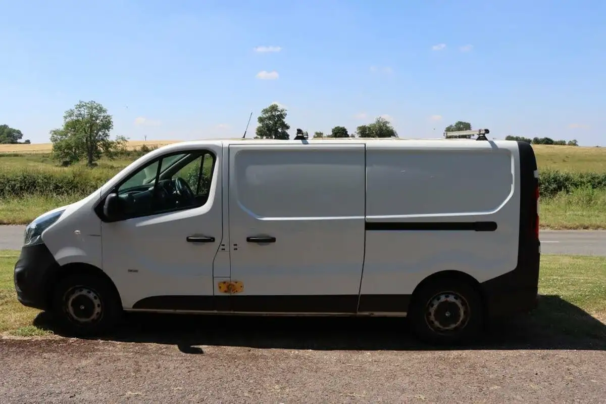 2015-vauxhall-vivaro-16cdti-2900-l2h1-115ps-refrigerated-van-big-7