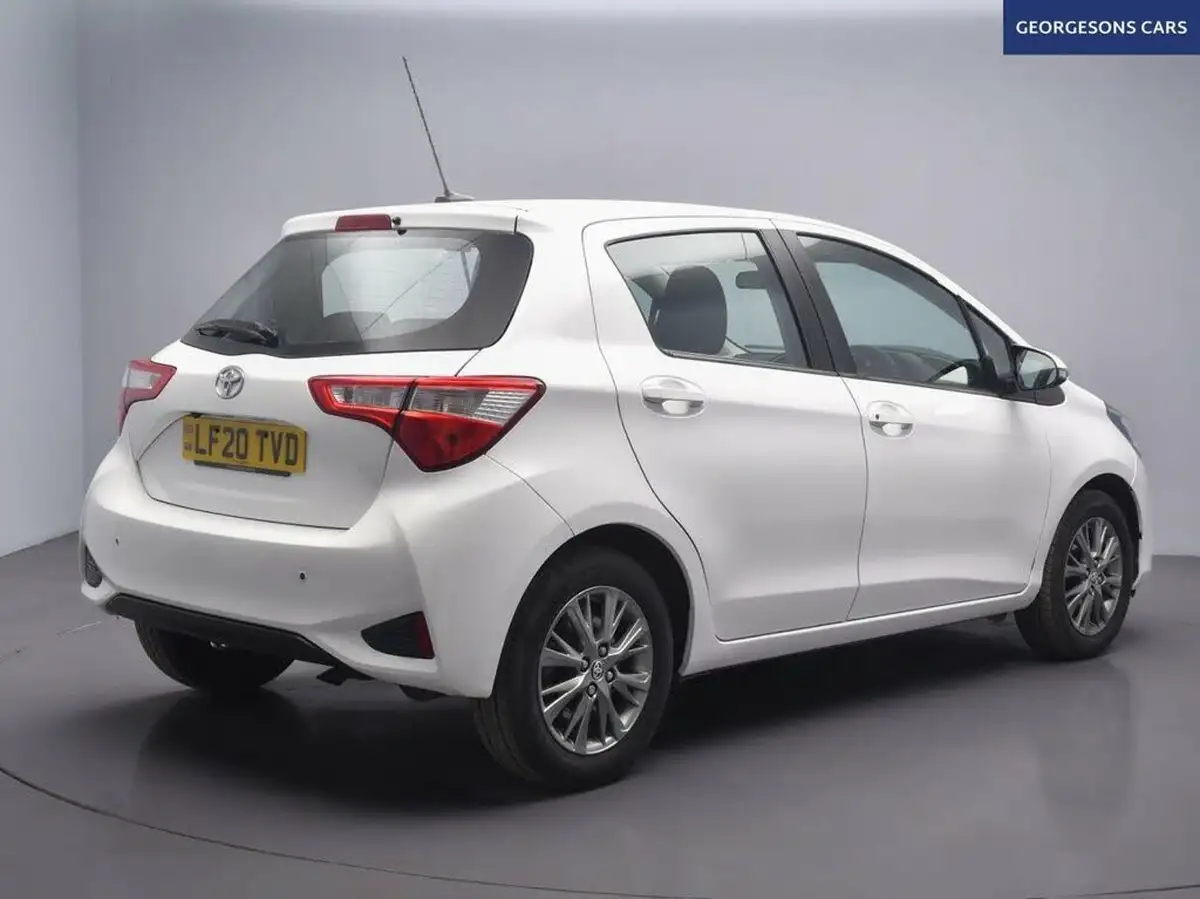 2020-toyota-yaris-15-vvt-i-icon-98bhp-hybrid-1497cc-e-cvt-big-6