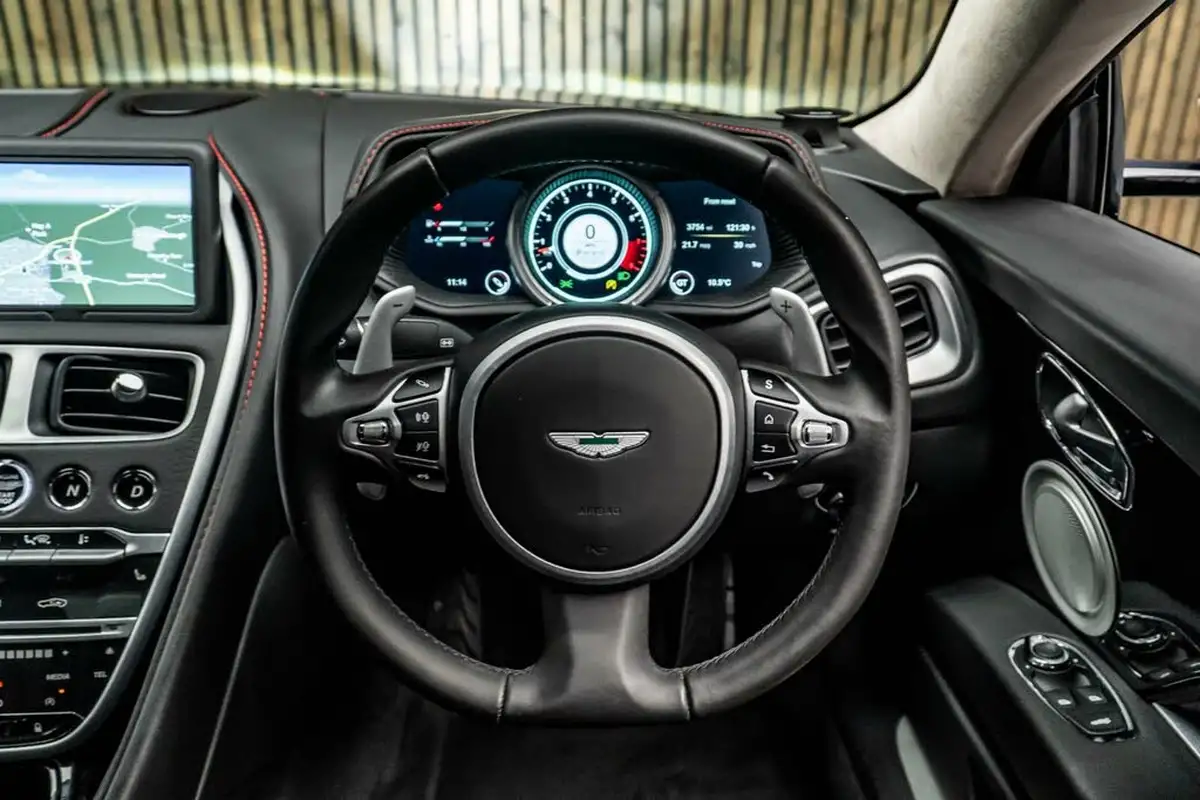 2017-aston-martin-db11-52-v12-launch-edition-big-24