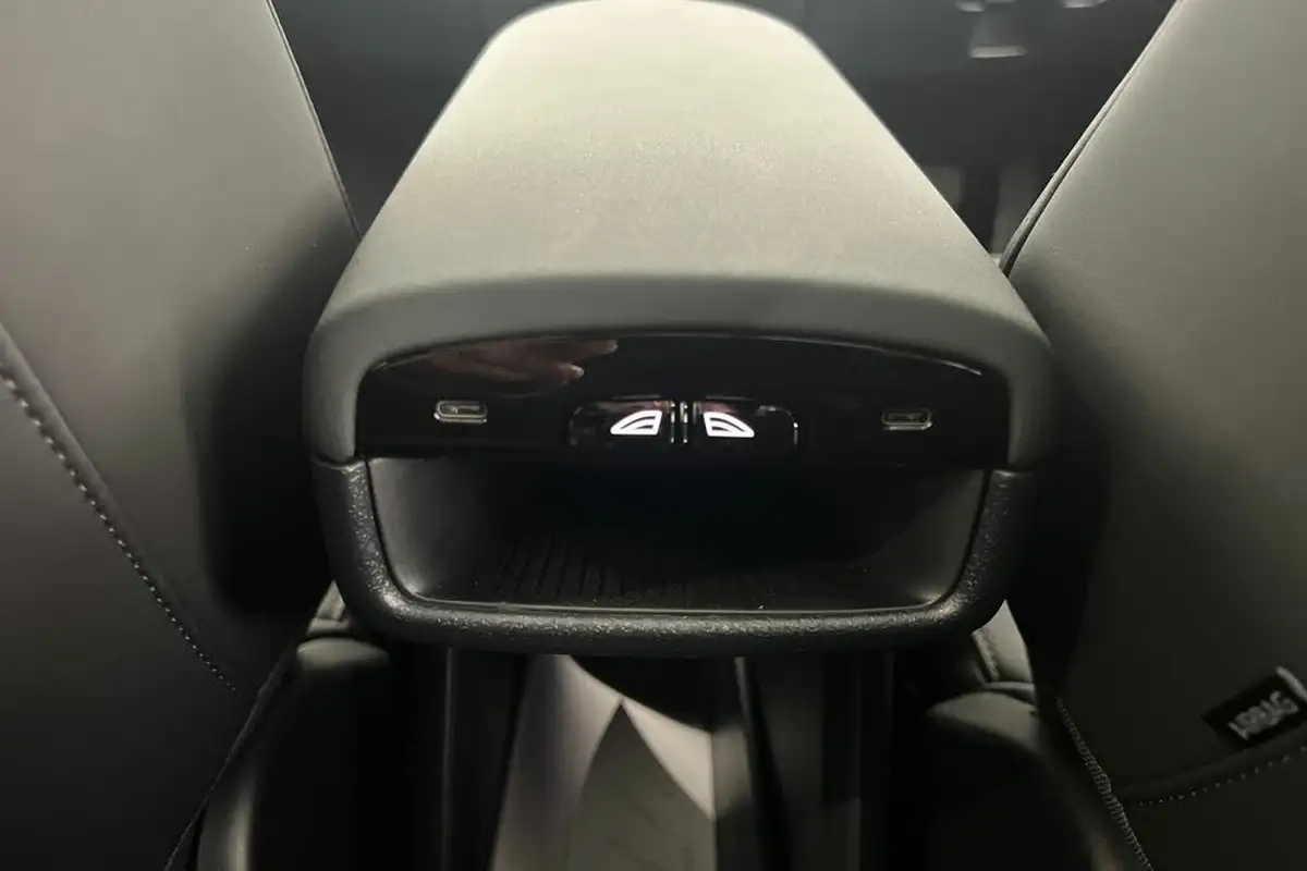 2024-volvo-ex30-e-single-motor-ultra-big-29