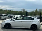 2012-toyota-prius-small-24