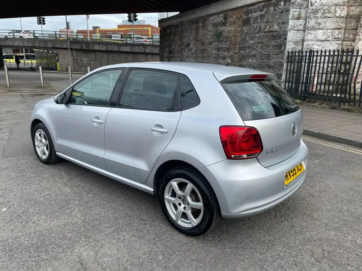 2009-volkswagen-polo-12-moda-60ps-5d-big-6