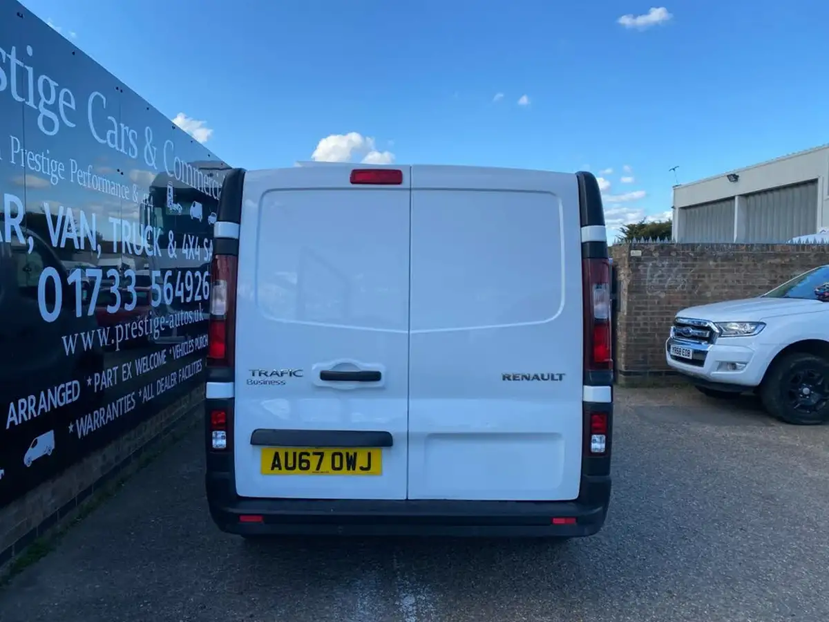 2017-renault-trafic-16dci-sl27-120-business-e6-panel-big-45