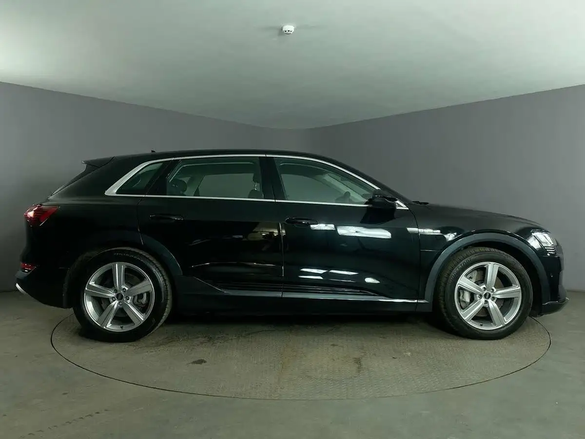 2022-audi-e-tron-55e-technik-station-wagon-big-8