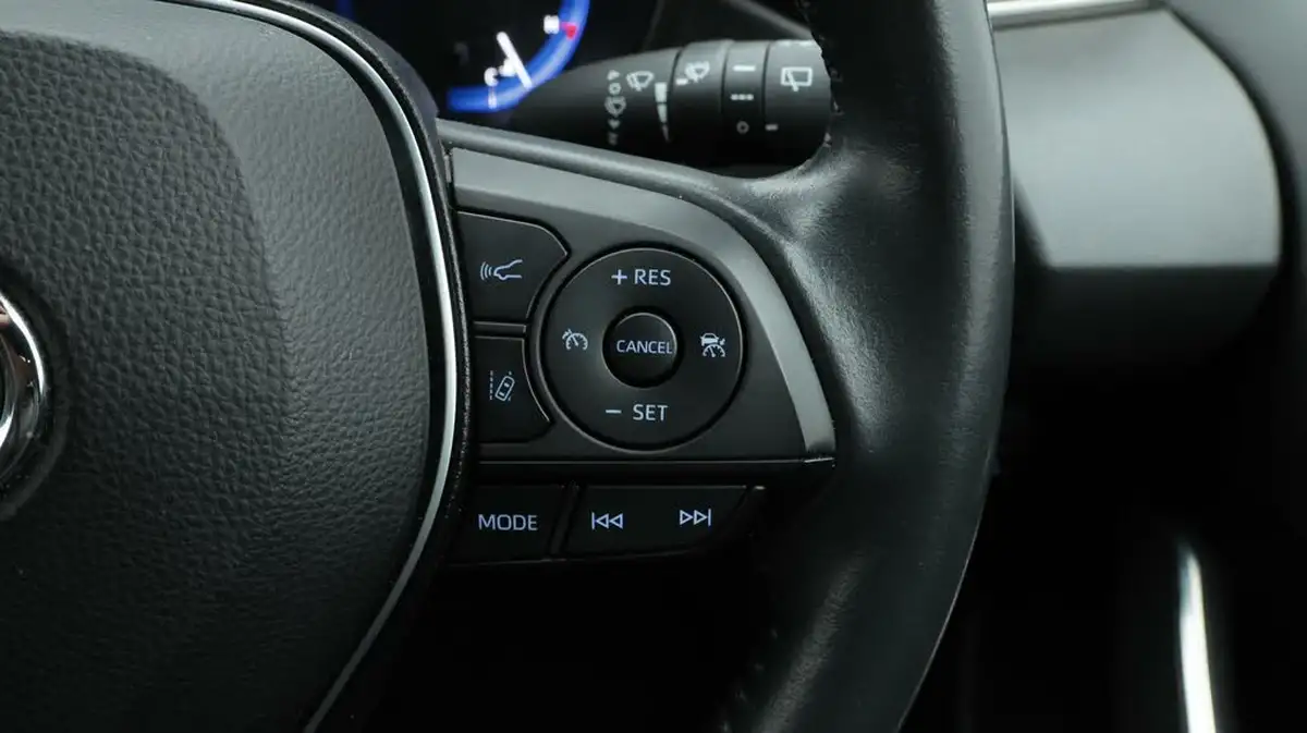 2022-toyota-corolla-18-vvt-i-icon-120bhp-trk-hatchback-5d-big-25