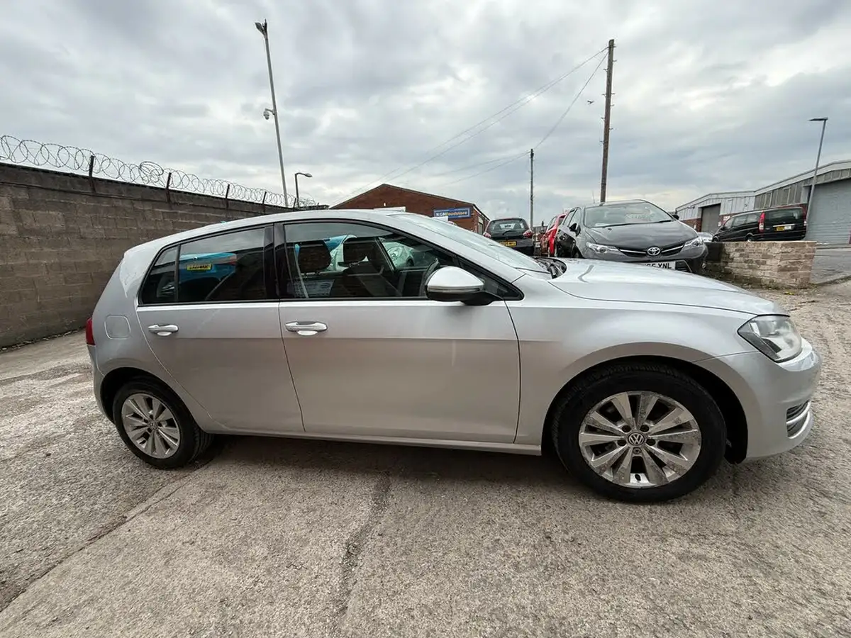 2014-volkswagen-golf-16tdi-se-ss-hatchback-5d-big-4