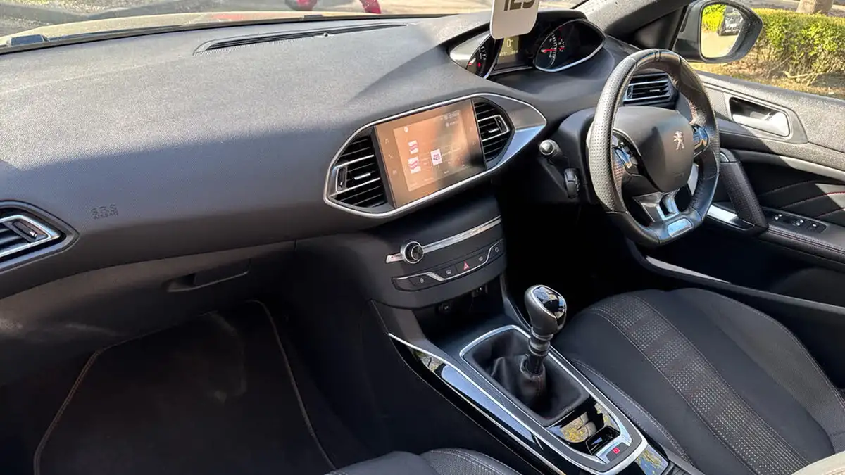 2019-peugeot-308-12-puretech-gt-line-big-11