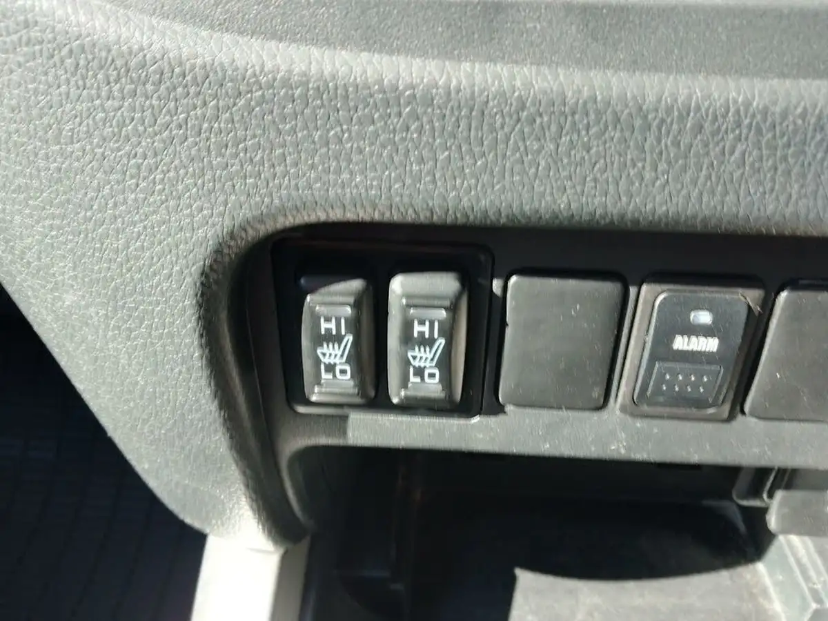 2019-mitsubishi-l200-24di-d-challenger-auto-big-18