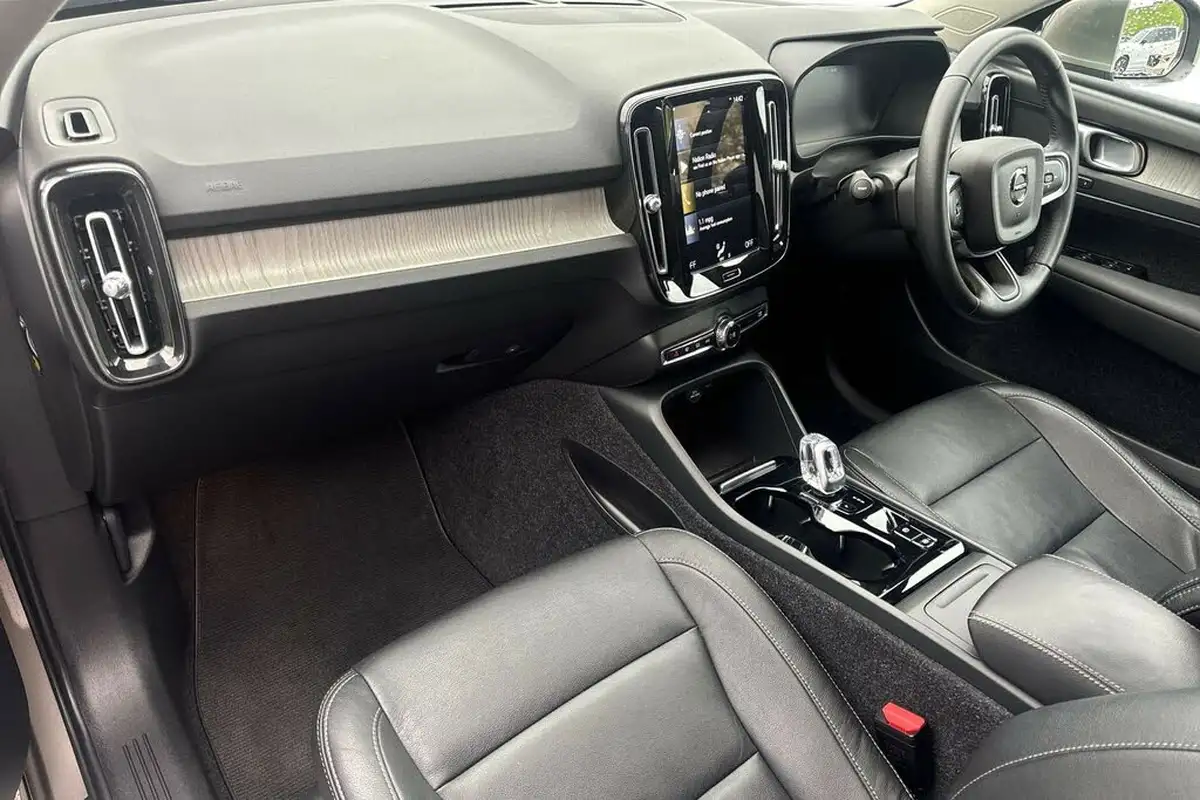 2020-volvo-xc40-20-b4-inscription-big-1