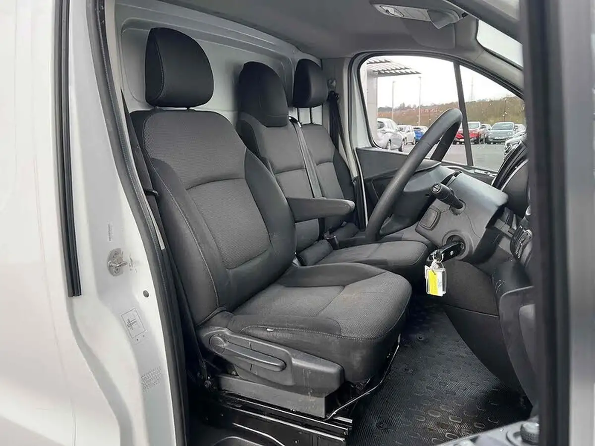 2021-renault-trafic-20dci-ll30-energy-120-business-panel-big-15