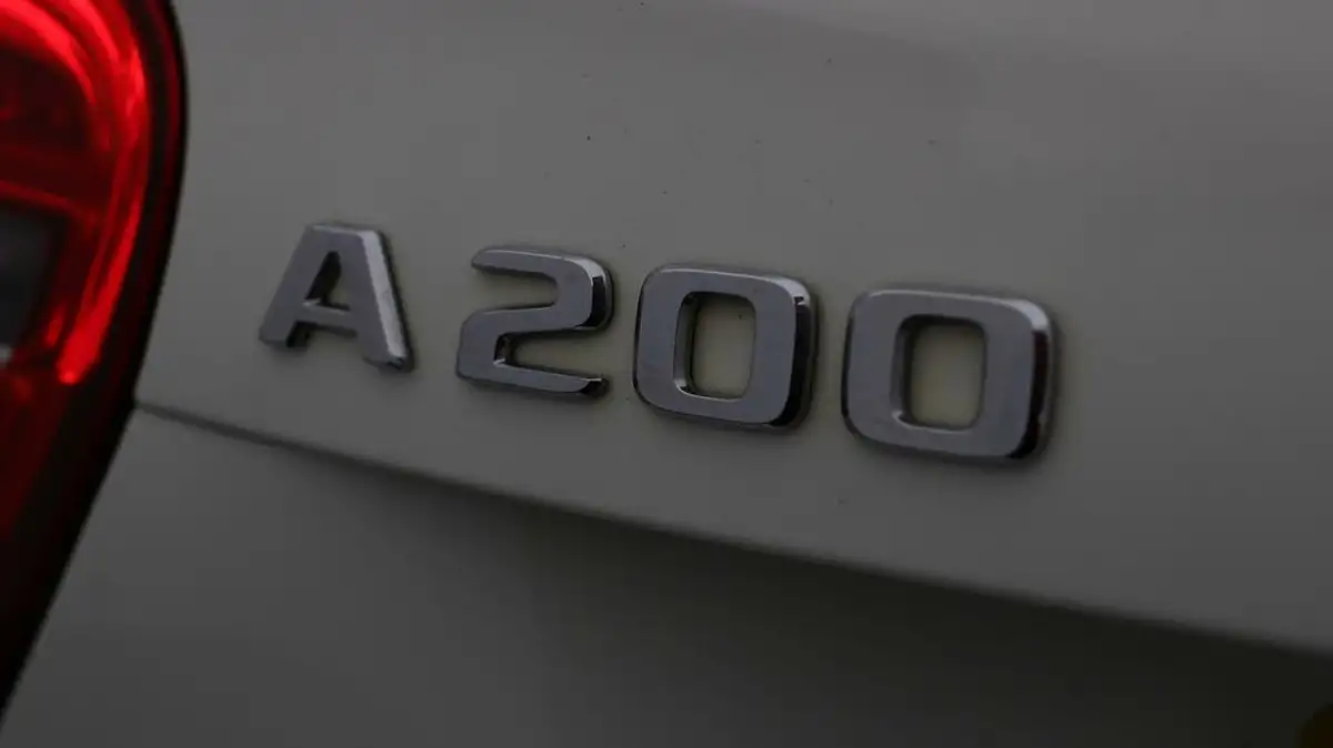 2017-mercedes-benz-a-class-16-a200-amg-line-ss-7g-dct-big-20
