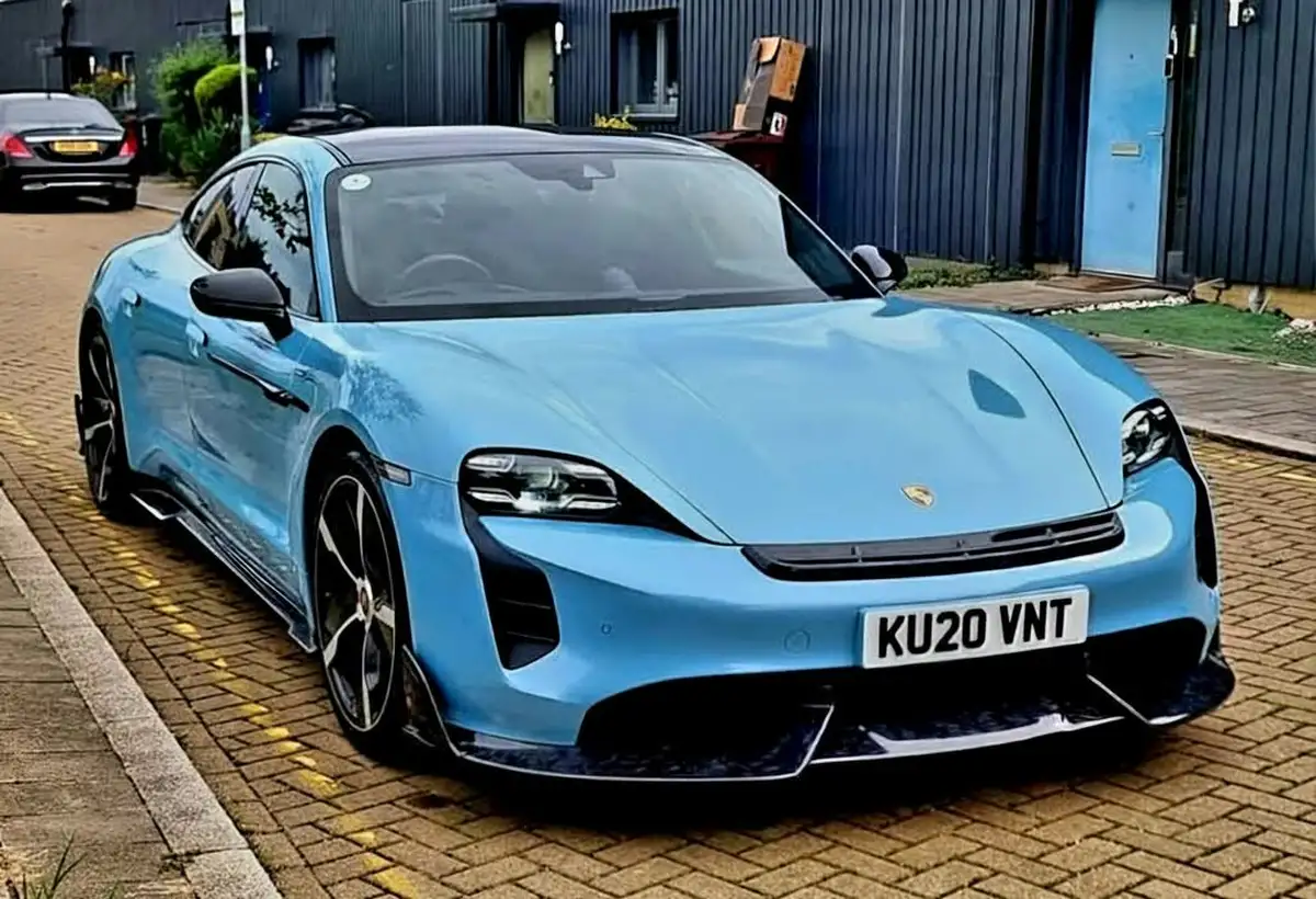 2020-porsche-taycan-e-turbo-big-1