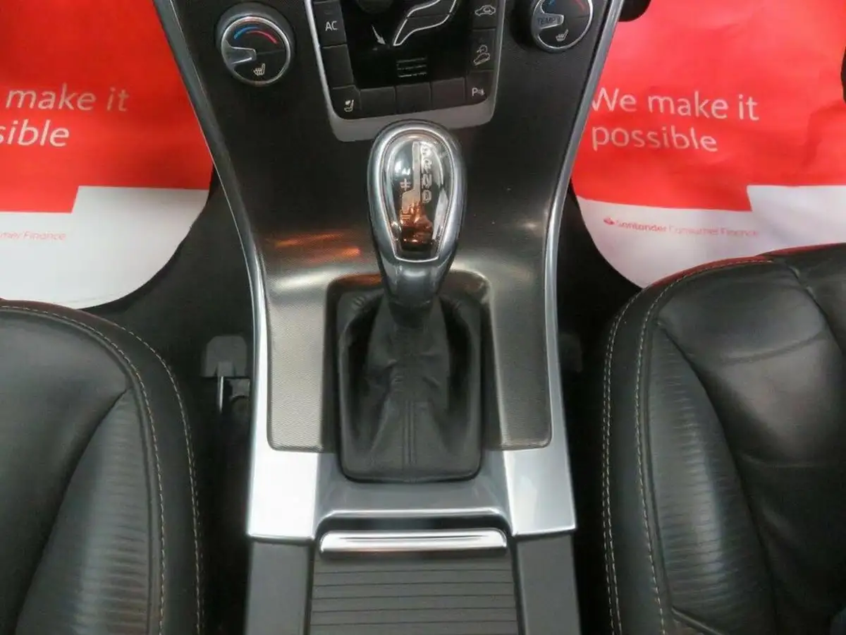 2013-volvo-xc60-24td-d5-r-design-215bhp-geartronic-big-33