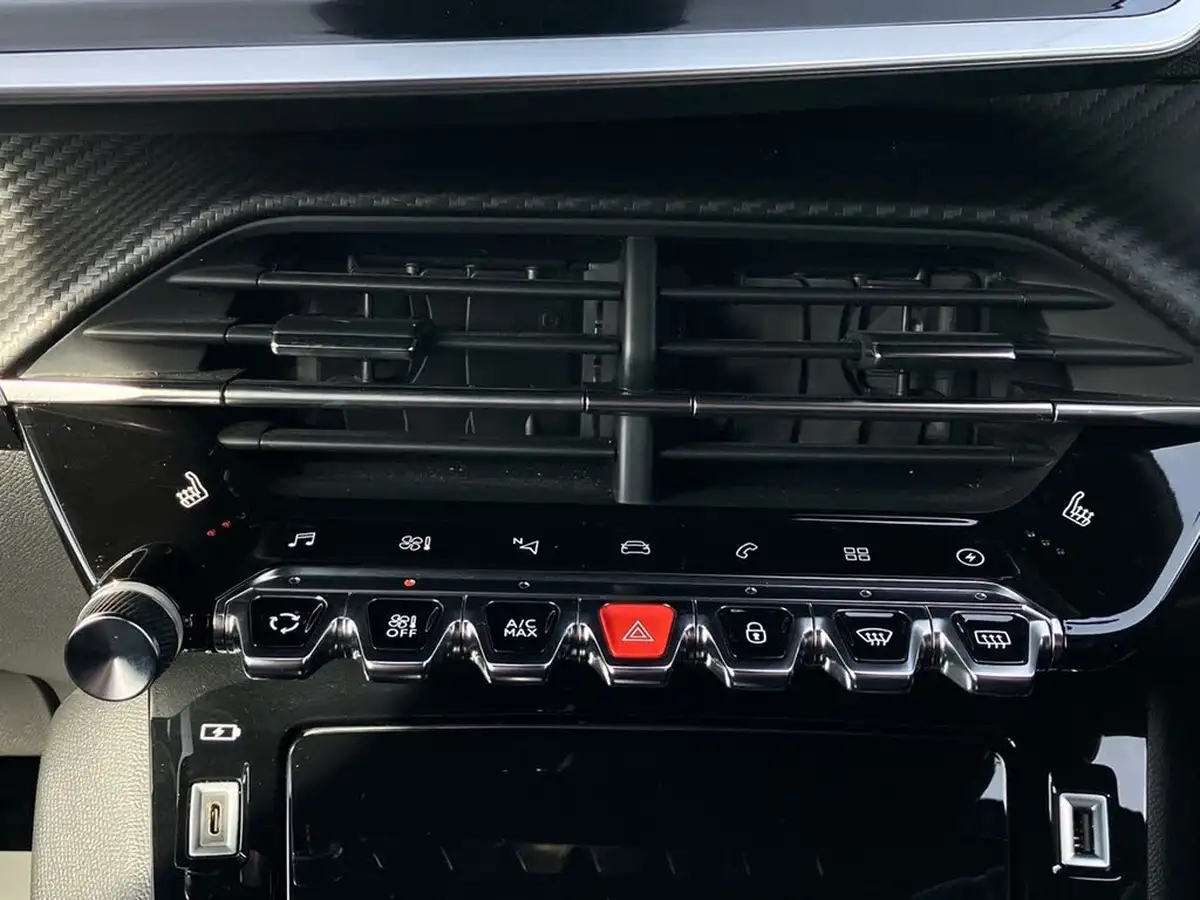 2021-peugeot-2008-suv-e-gt-big-11