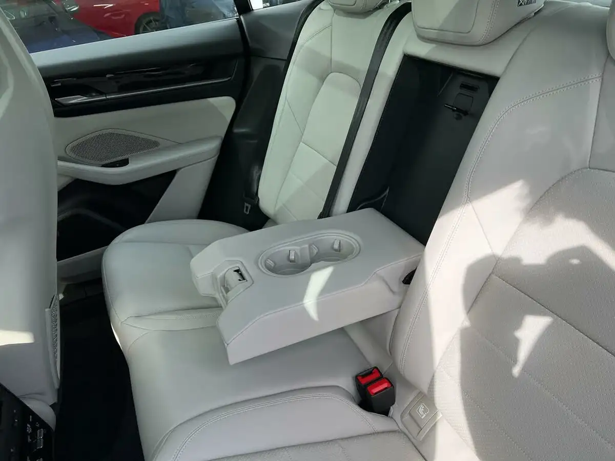 2024-porsche-macan-e-4-electric-big-24