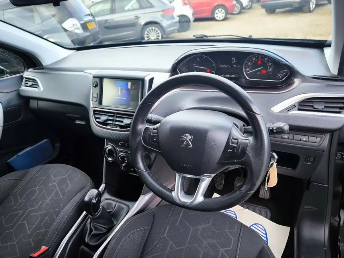 2014-peugeot-2008-crossover-14hdi-active-70bhp-big-9