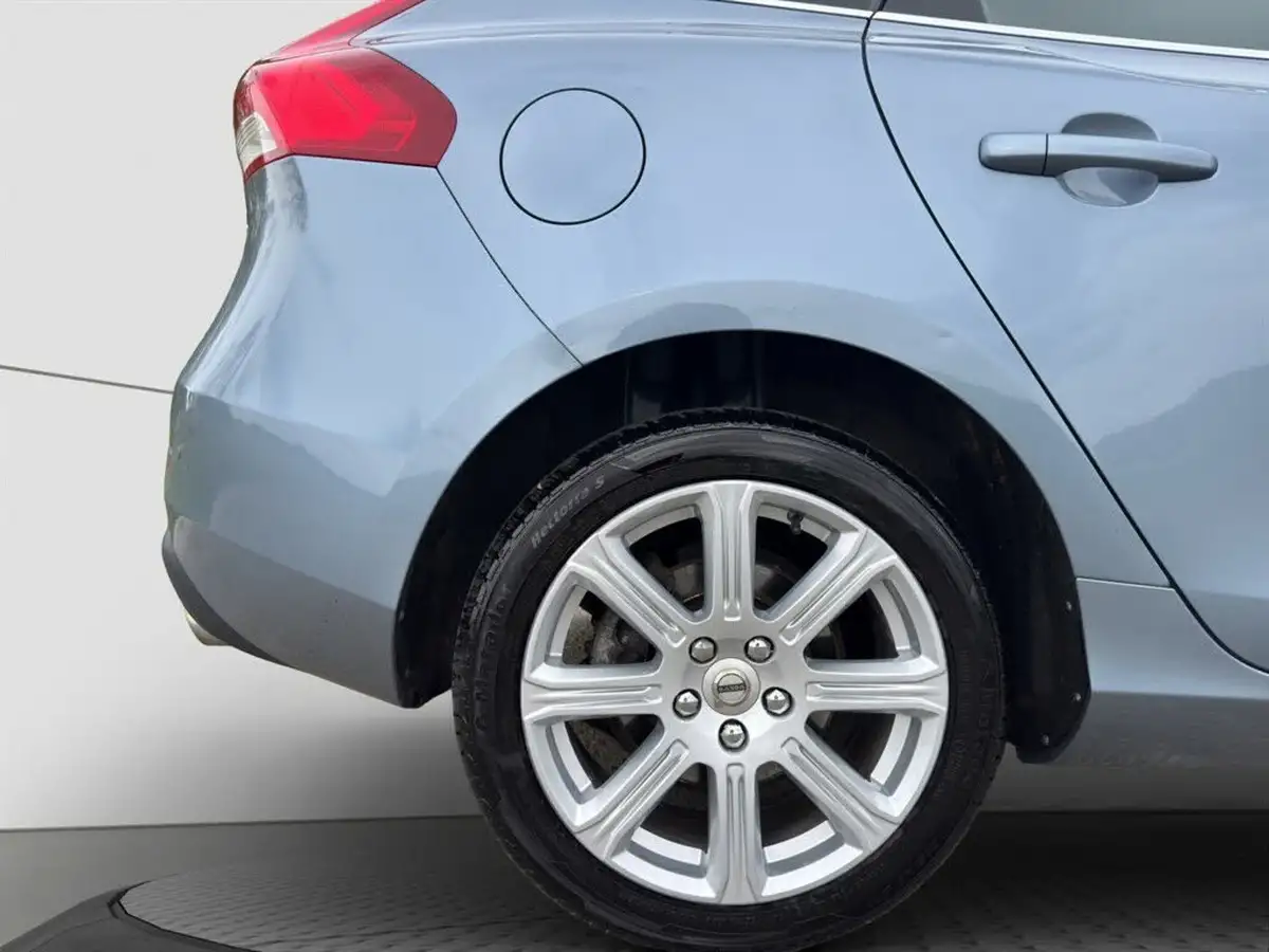 2017-volvo-v40-20td-d4-inscription-big-18