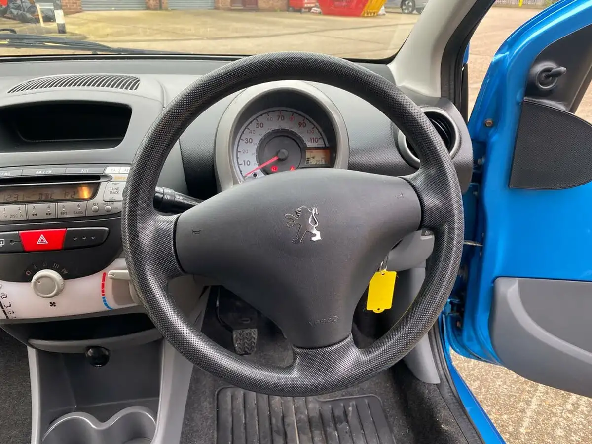 2008-peugeot-107-10-urban-3d-big-9