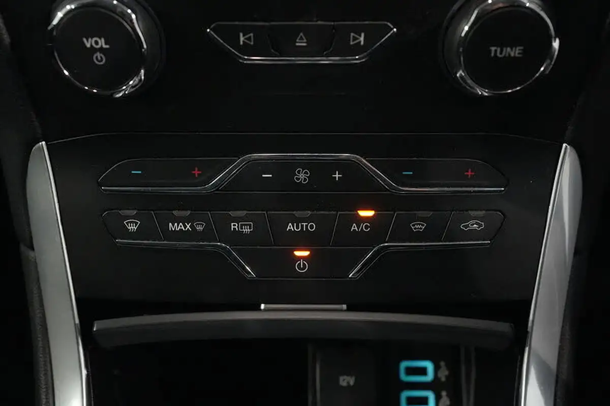 2019-ford-galaxy-15t-titanium-big-22
