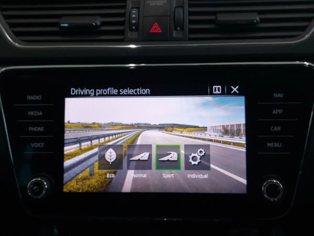 2023-skoda-superb-15-tsi-se-technology-estate-dsg-big-15